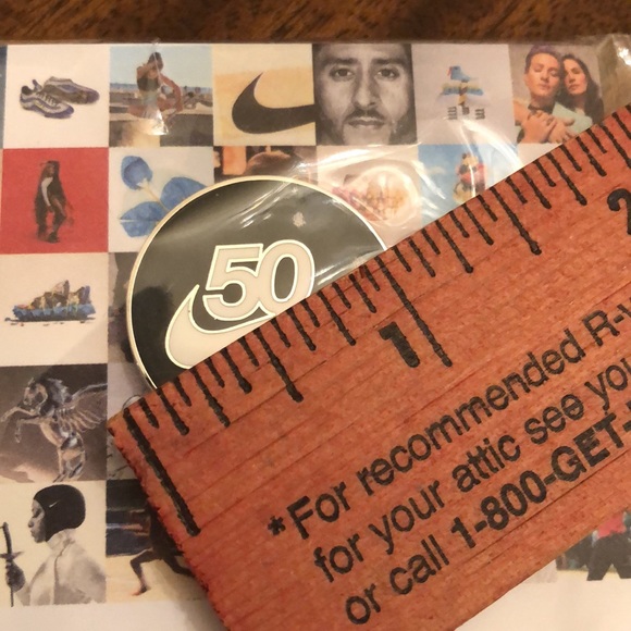 NWT Nike Collectable Pin Set - Picture 5 of 12